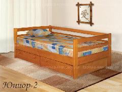 Детские и подростковые кровати изготовлены из массива сосны, с последующей обработкой импортными мебельными лаками.
