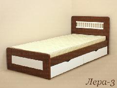 Недорогая кровать из массива дерева