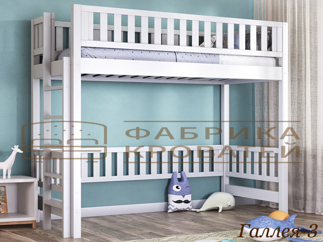 Кровать-чердак из массива сосны с боковой лесенкой