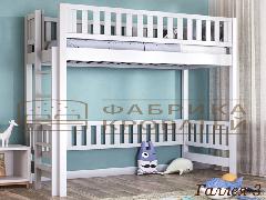 Кровать-чердак из массива сосны с боковой лесенкой