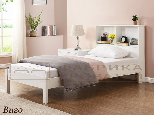 двуспальная кровать с полочками в изголовье